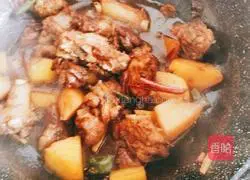 Illustration of braised pork ribs and stewed potatoes 8