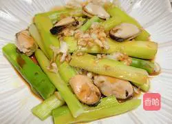 Illustration of mussels mixed with asparagus 12