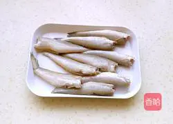 Illustration of how to make fried sardines 1