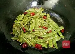 Illustration of how to make stir-fried green beans 8