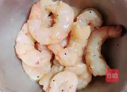 Illustration of how to make tomato sauce, chayote and shrimp 3