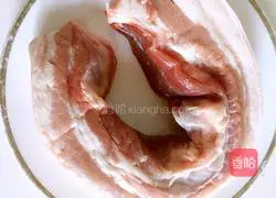 Illustration of how to make white meat with garlic paste 1