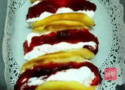 Illustration of how to make strawberry jam and cream cake sandwich 15