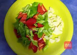 Red pepper and green twice-cooked pork Illustration of how to do it 4