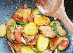 Illustration of twice-cooked pork and potato slices 7