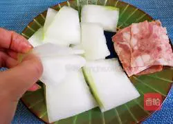 Illustration of how to make bacon and winter melon clips 3