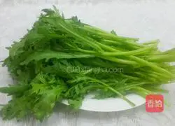 Illustration of how to make boiled chrysanthemum 1