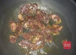 Illustration of how to make Sichuan sausage and fried pepper 8
