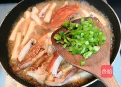 Illustration of how to cook swimming crab braised rice cake 15