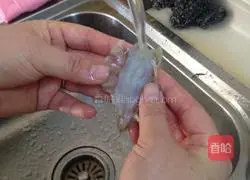 Illustration of how to make fried prawns in tomato sauce 1