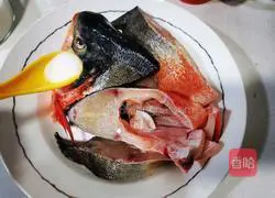 Illustration of how to make fried and braised red pomfret 3