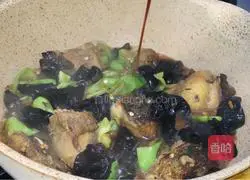 Illustration of how to cook fish cubes with fungus 8