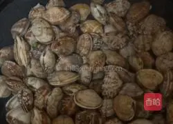 Illustration of how to make spicy fried clams 1