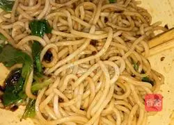 Illustration of Homemade Dandan Noodles 4