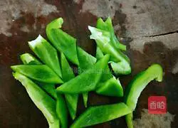 Illustration of how to stir-fry shrimps with colored peppers 7