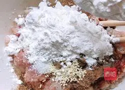 Illustration of how to make shrimp and pork balls 6