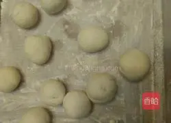 Illustration of how to make fresh meat glutinous rice balls 4