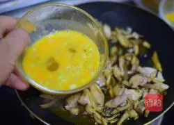 Illustration of how to make chicken leg rice 13