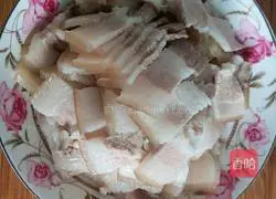 Illustration of how to make twice-cooked pork with hot pepper 3