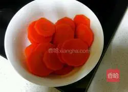 Illustration of how to make fried shrimps with sea cucumber, carrot and shrimp 4