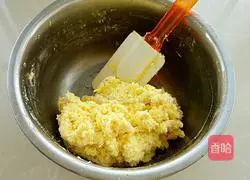 Illustration of how to make golden coconut balls 6