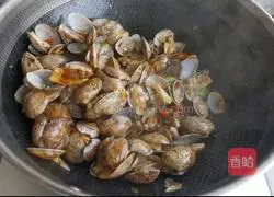 Illustration of how to make spicy fried clams 7