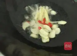 Illustration of how to make garlic razor clams 3