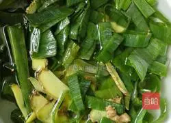 Illustration of how to make Weihai large stuffed mackerel dumplings 3