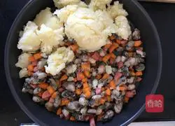 Illustration of how to make oyster, ham, cheese and mashed potatoes 2