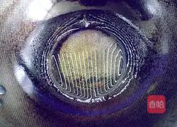 Illustration of how to make stir-fried quail eggs and three delicacies 8