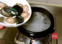 Illustration of how to make abalone and winter melon soup 5