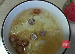Illustration of how to make bird's nest, white fungus and lotus seed soup 4