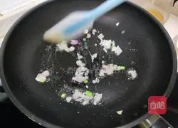 Illustration of how to make scrambled eggs with clams 4