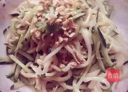 Illustration of how to make cold noodles with green onion and shredded chicken 9