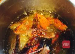 Illustration of how to make ginger and scallion lobster 5