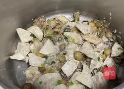 Illustration of how to make baby abalone and taro porridge 10