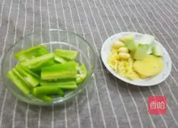 Illustration of how to make twice-cooked pork with carrots 2