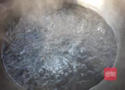 Illustration of making sesame chicken shredded cold noodles 6