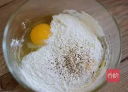 Illustration of how to make dry-fried short crispy pork 4