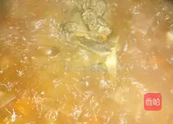 Illustration of Beef Bone Borscht Soup 6