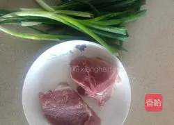 Illustration of how to make stir-fried pork slices 1