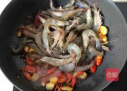 Illustration of Spicy Grit Shrimp Recipe 7