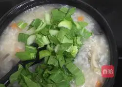 Illustration of how to make seafood porridge 9