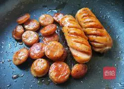 Illustration of how to make salmon sausage and baked potatoes 7