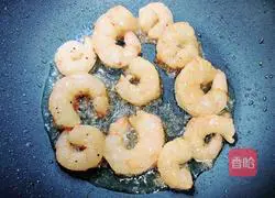 Illustration of how to make tomato sauce, chayote and shrimp 9