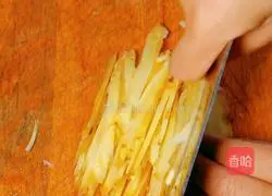 If you want to cook hairtail well, you must have a unique marinating secret recipe.The best way to eat hairtail is to make crispy hairtail.Illustration 4