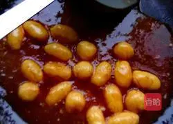 Illustration of how to make tomato sauce cornballs 6