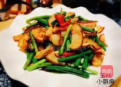 Sichuan - Illustration of Stir-fried Bacon with Garlic Moss 10