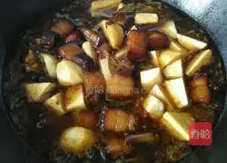 Illustration of how to make taro roasted pork 12