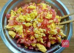 Illustration of how to make tomato and egg dumplings 14